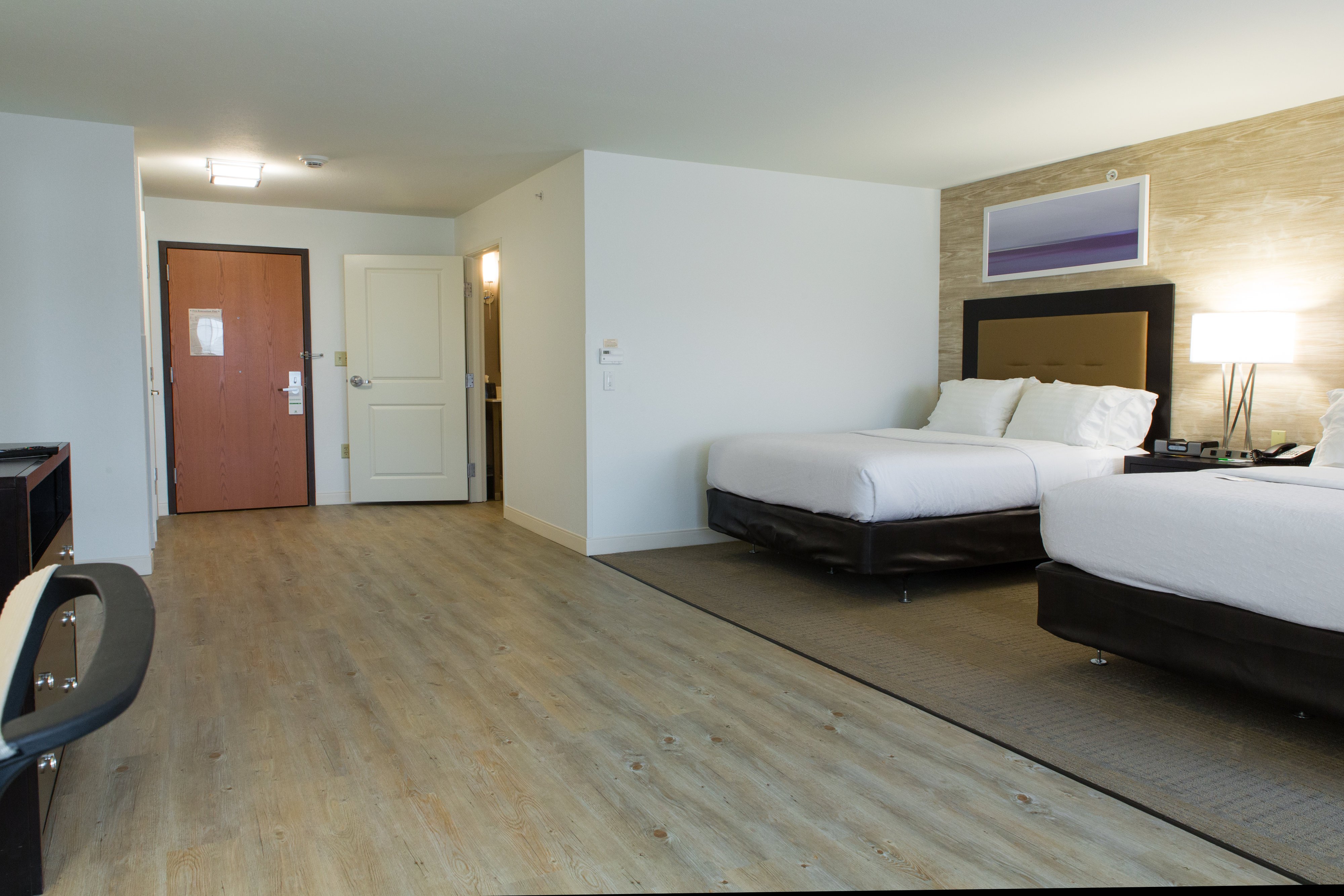 Holiday Inn Hotel Suites Bloomington Airport 12/50