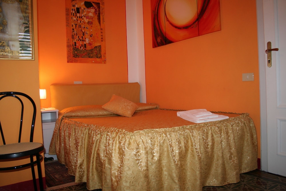 La Mimosa Bed And Breakfast 10/71