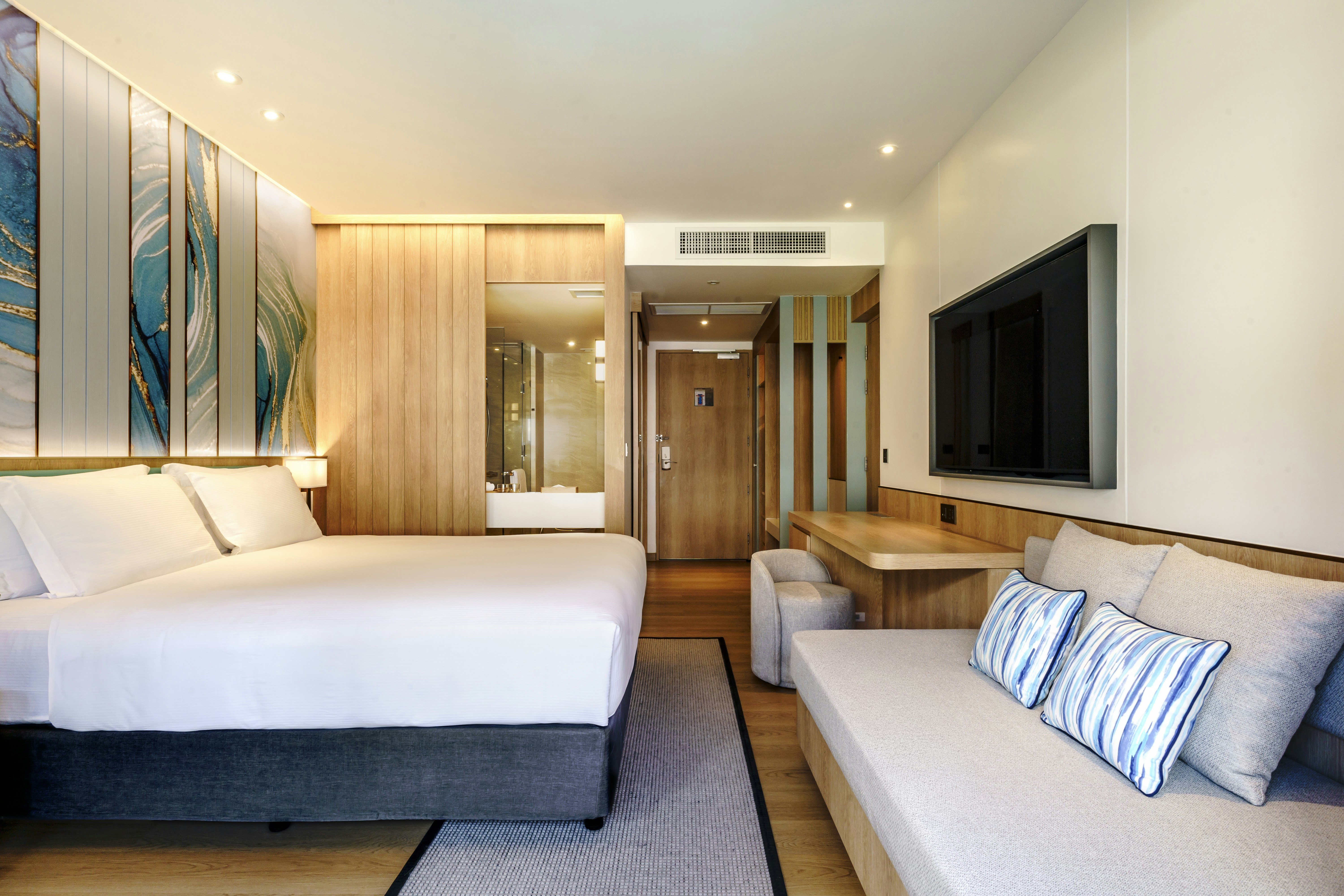 DELUXE, KING BED, BALCONY