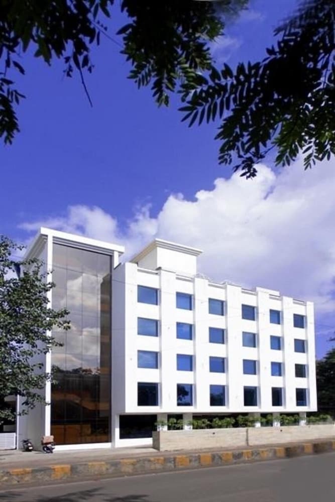 HOTEL EMERALD PARK-SHARANPUR 1/36