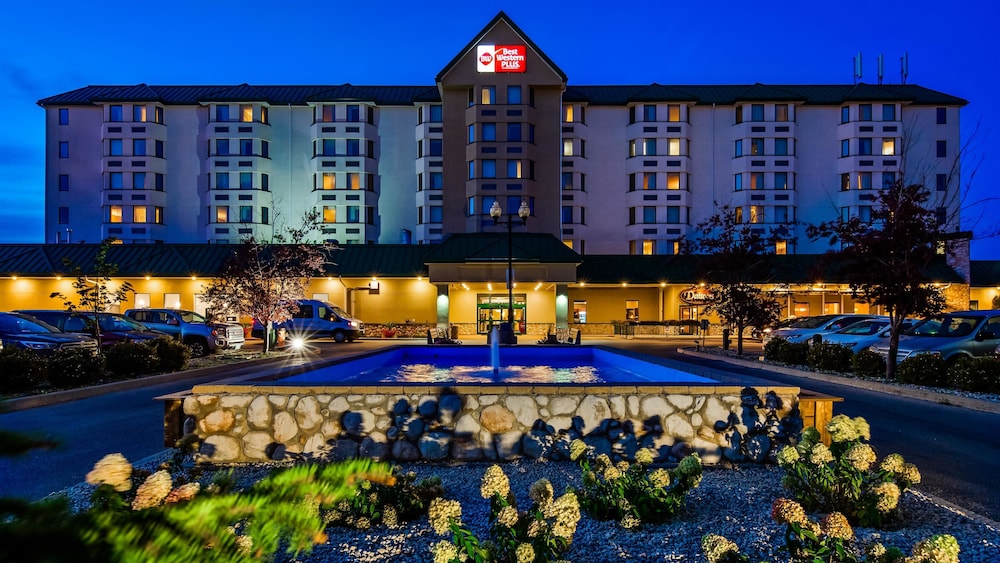 Best Western Plus Winnipeg Airport Hotel 1/45