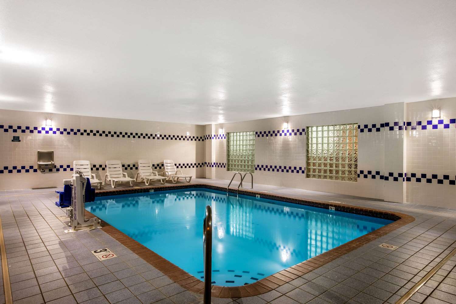 La Quinta Inn & Suites by Wyndham Emporia 19/22