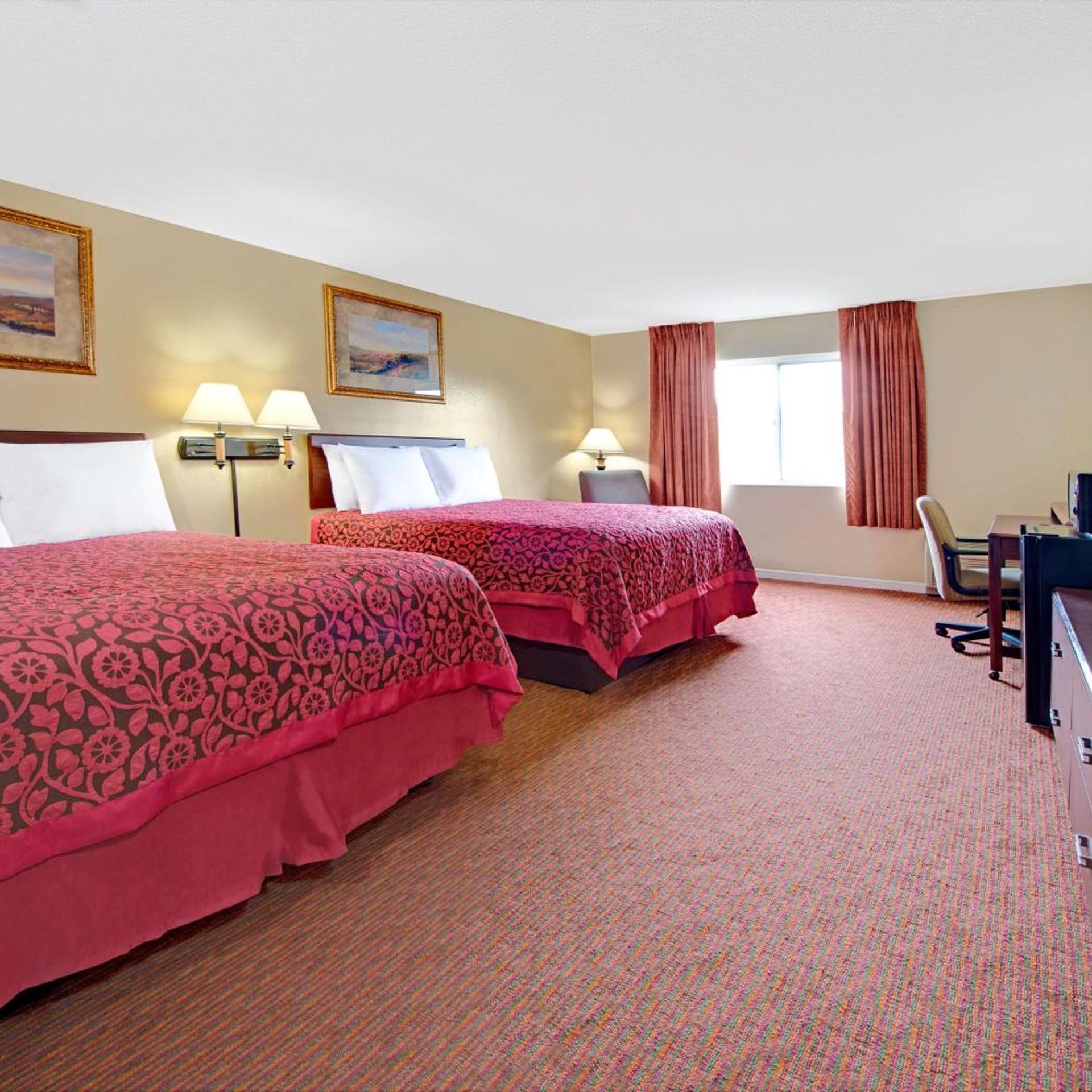 Deluxe, 2 Queen Beds, Accessible