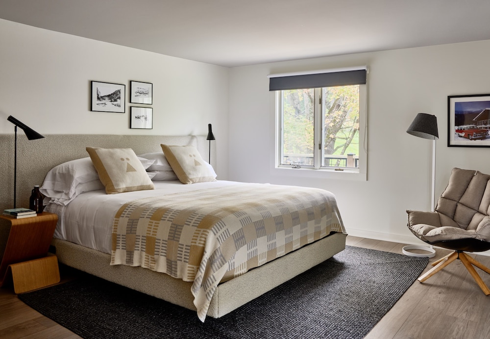 Deluxe, King Bed, Riverside, Patio