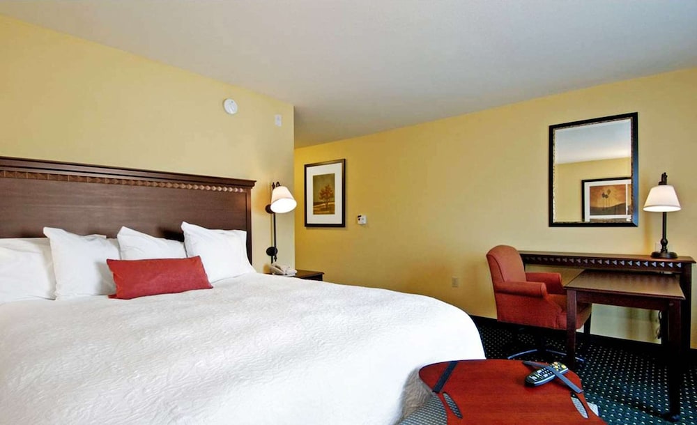 Hampton Inn Suites Seal Beach 10/32