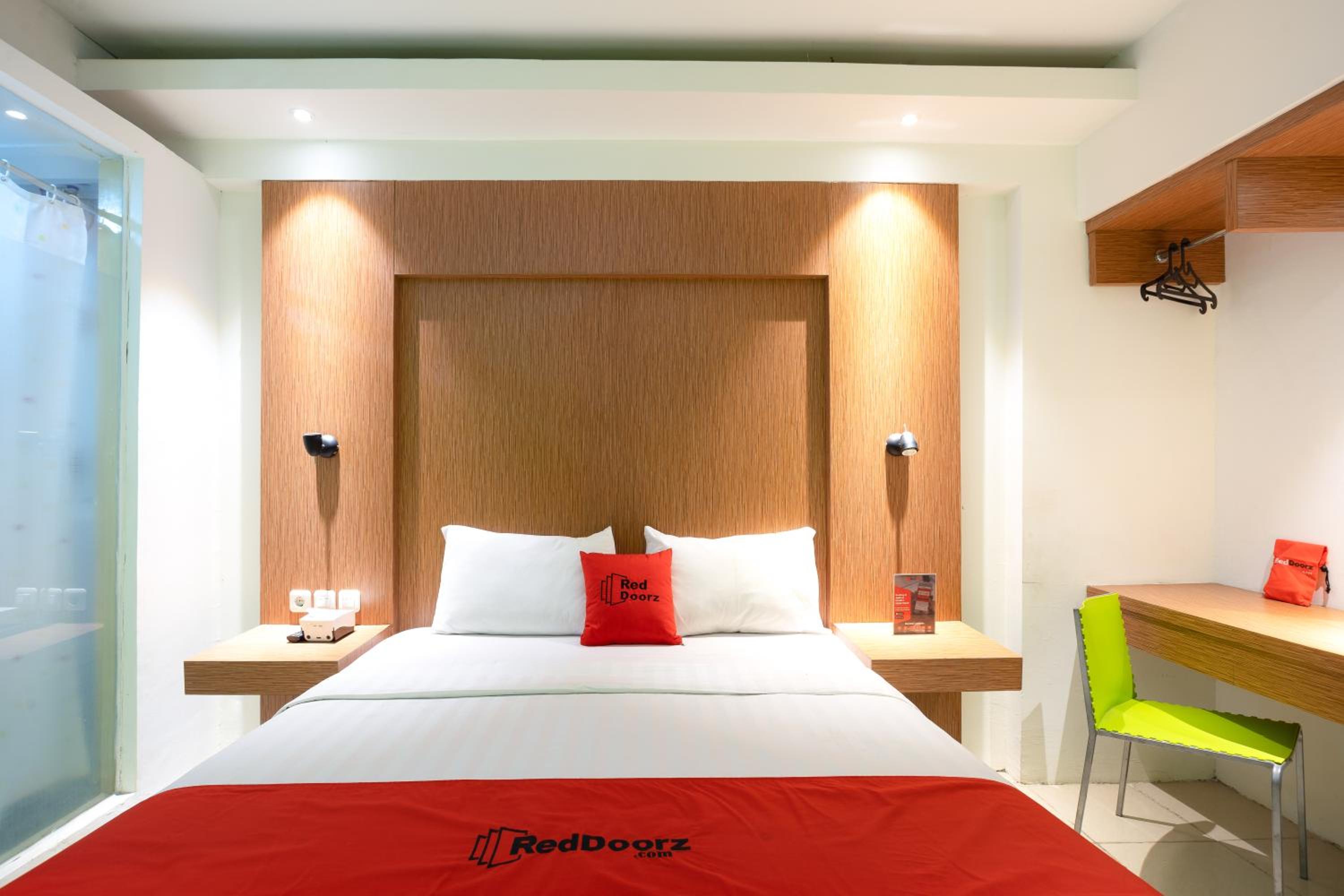 RedDoorz Apartment @ Bogor Valley 20/34