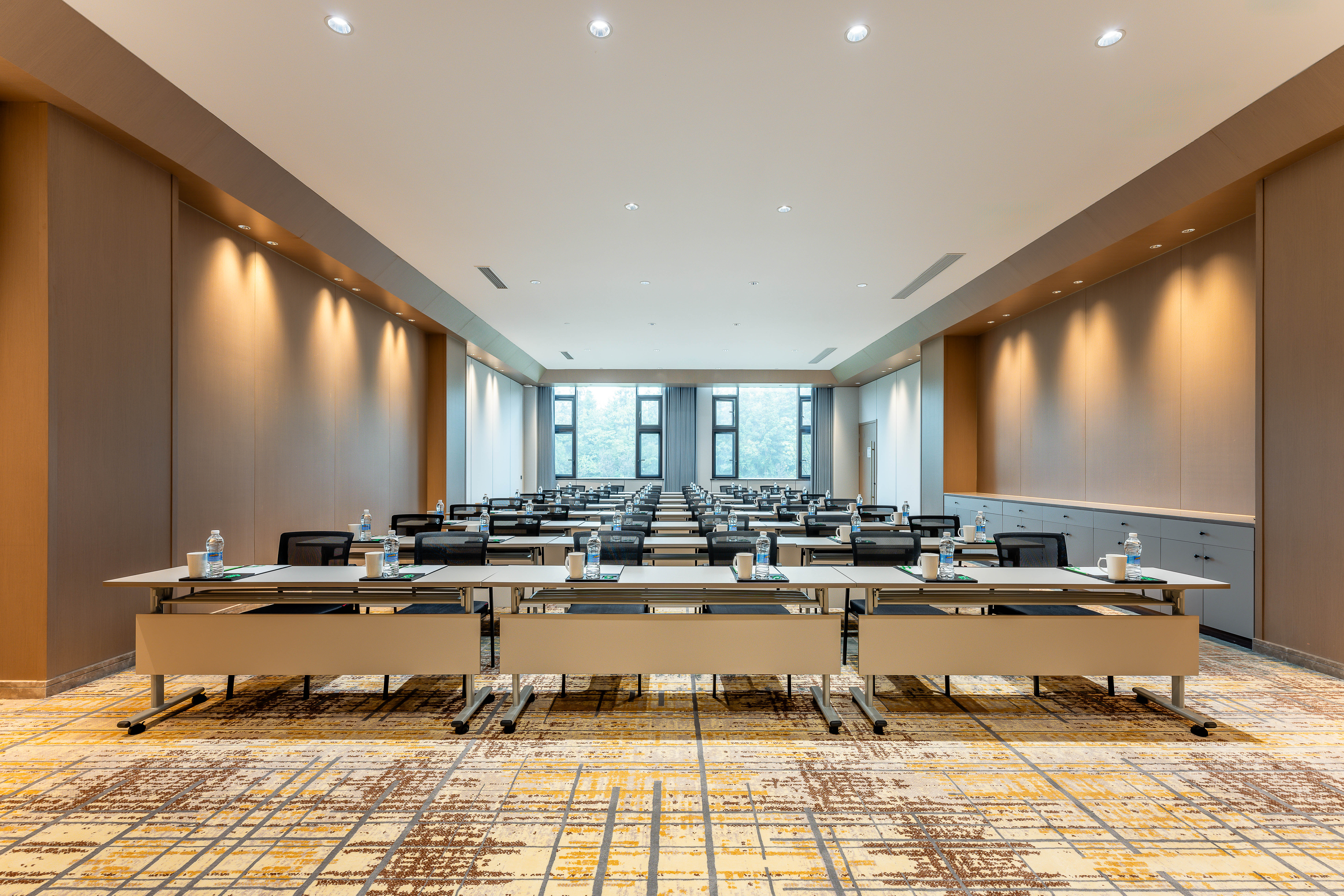 Holiday Inn Jiuhua Mountain Hot Spring Hotel 40/50