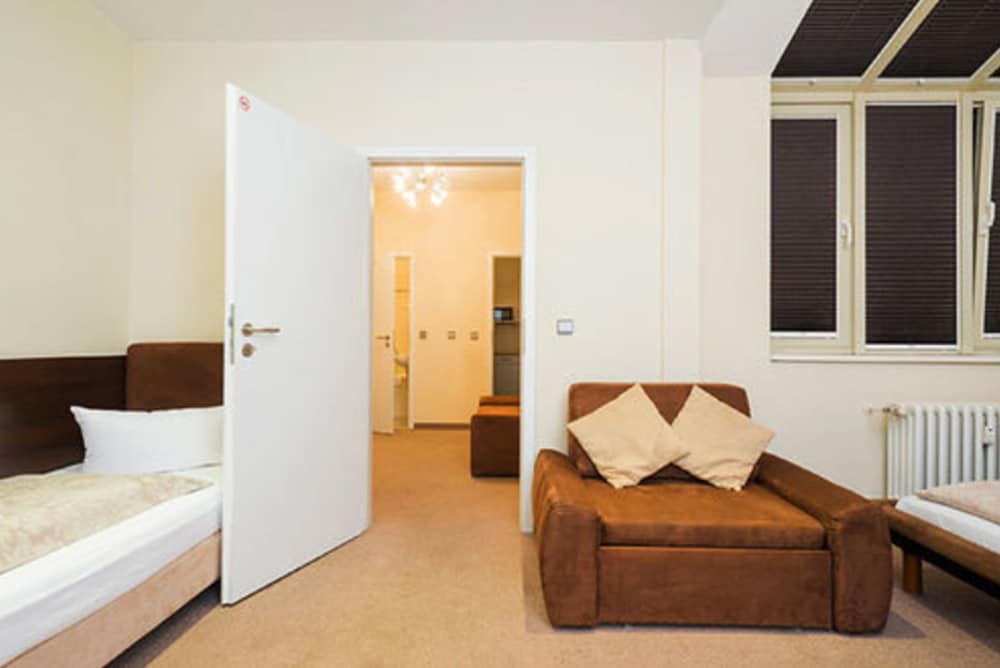 Upper Room Hotel 42/73