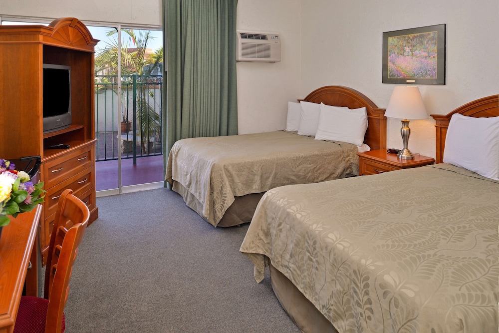ROOM, 2 DOUBLE BEDS