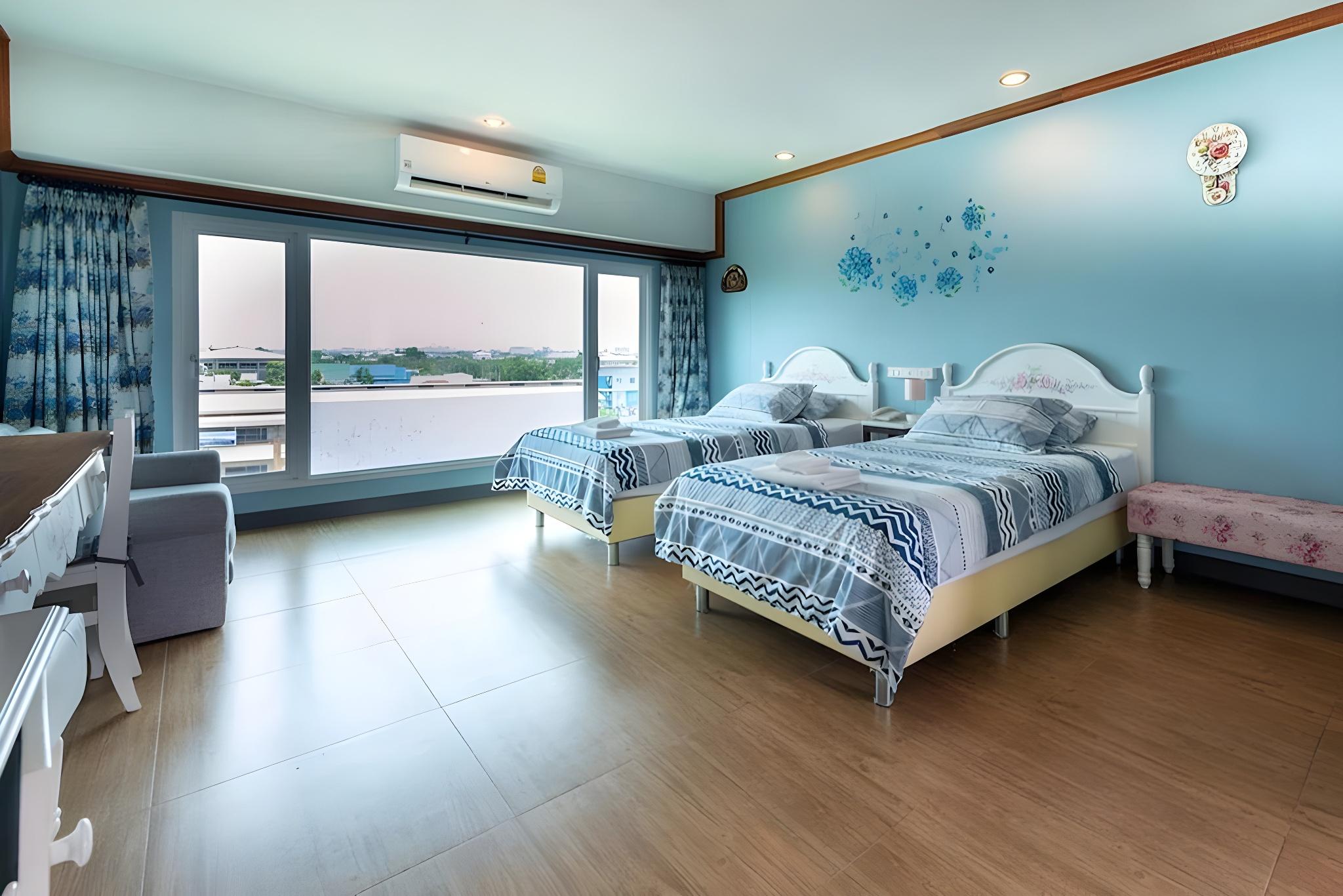 Standard, Double Bed, Partial City View