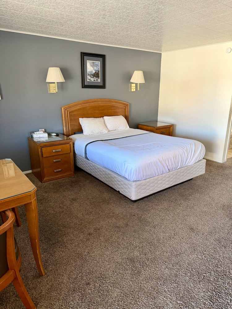 Bristlecone Motel 17/50