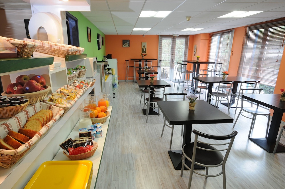 restaurant cafeteria