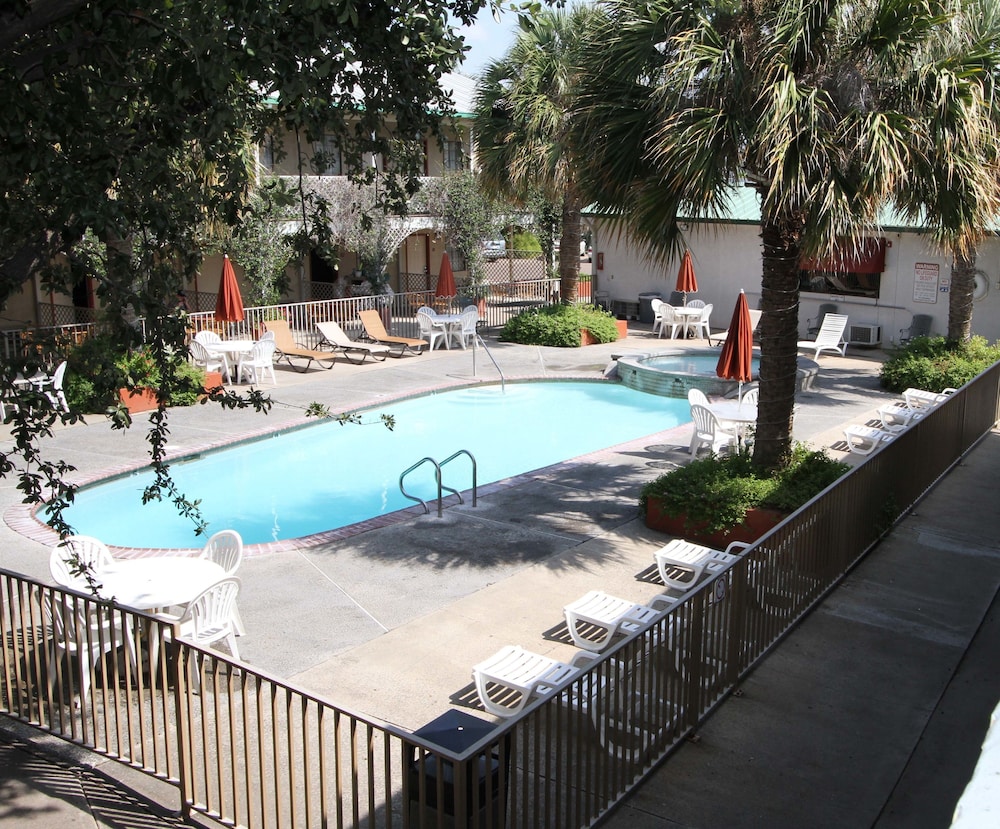 Family Garden Inn Suites 27/50