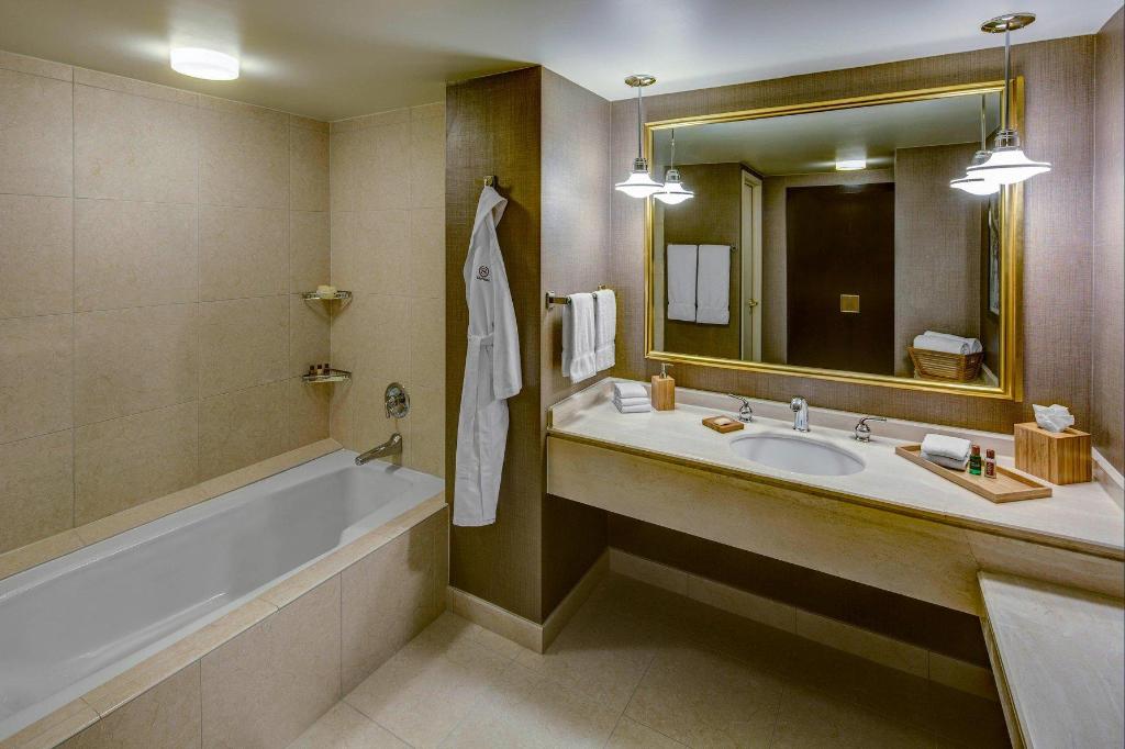 1 Bedroom, Presidential, Suite, King Bed, Club Floor