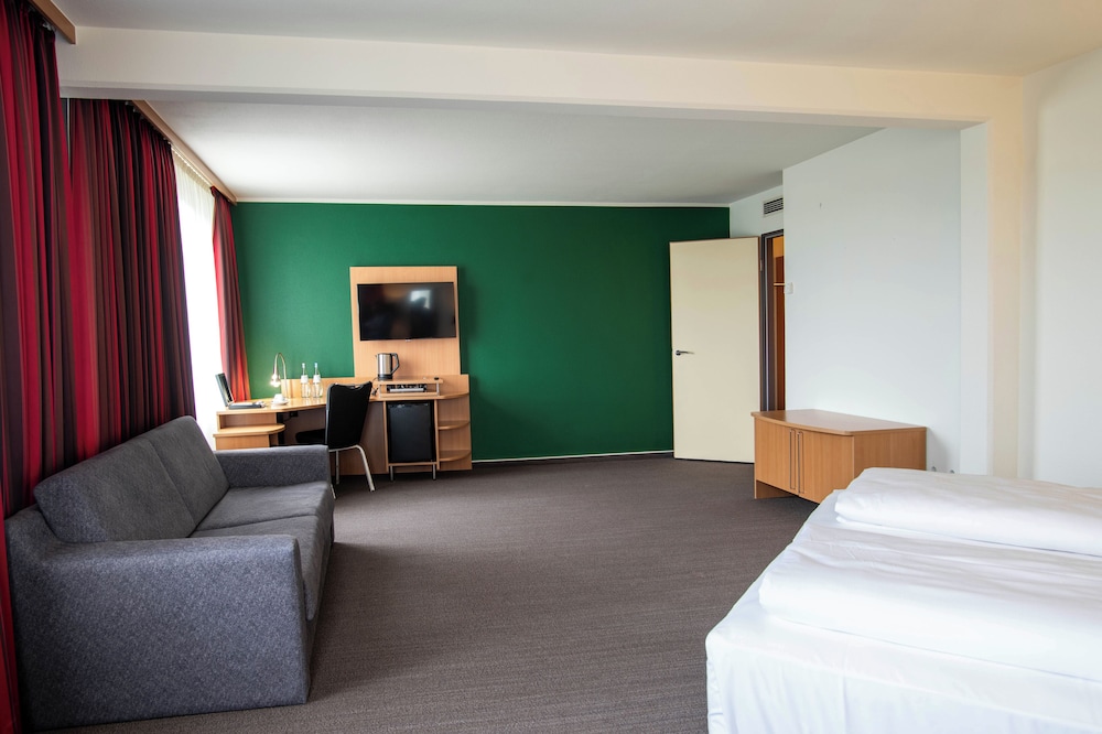 غرفة عائلية بسرير كوين مع أريكة، Best Western Conference Airporthotel Frankfurt-Moerfelden 9/10