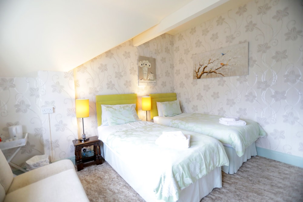 Standard, Twin Beds