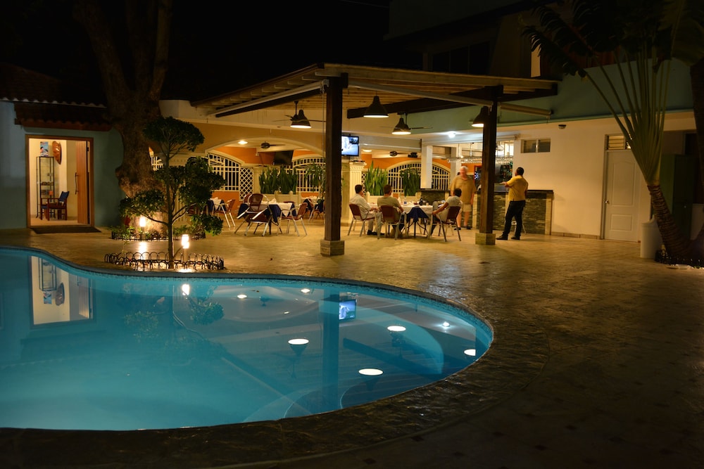 New Garden Hotel 6/59