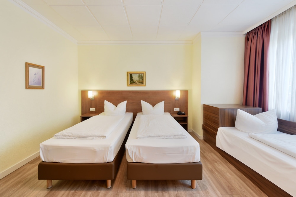 Hotel Schumacher Dusseldorf 11/66