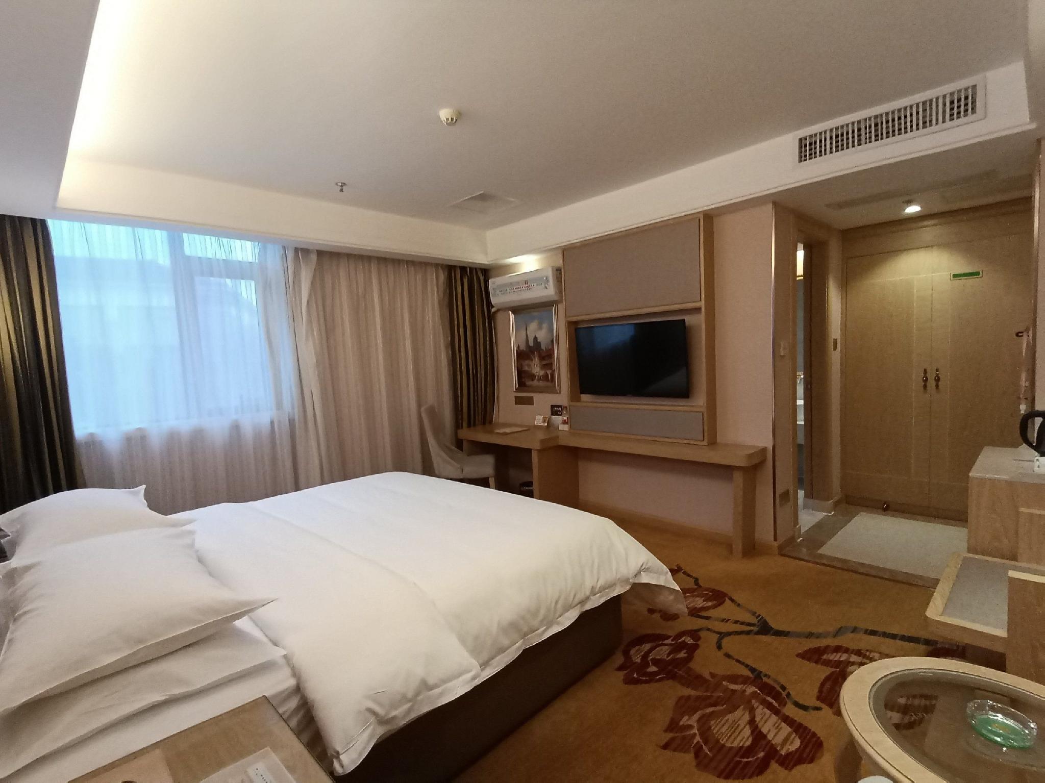Vienna Hotel (Suzhou Wujiang Huayuan Road) 8/24