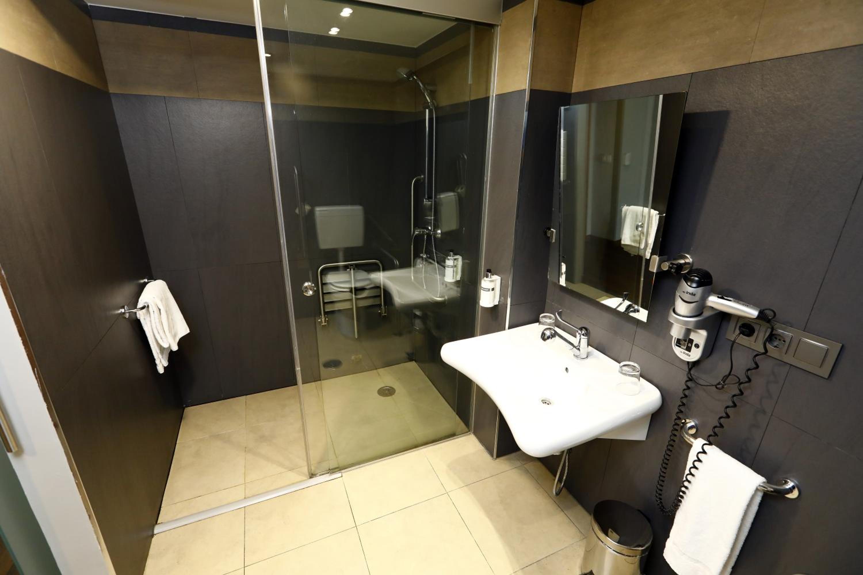 غرفة بسرير كوين لذوي الإعاقة، Travelodge Madrid Coslada Aeropuerto 5/5