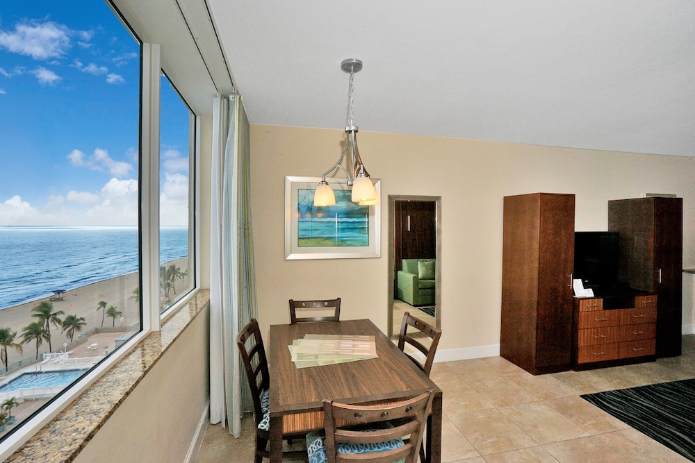 Hollywood Beach Tower 32/71