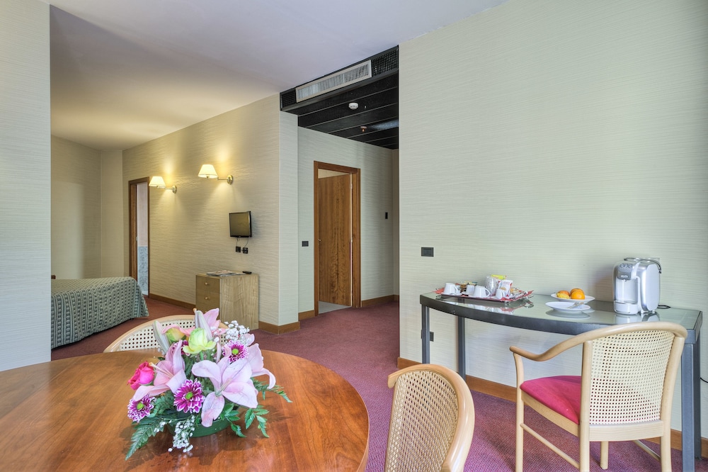 Petra Hotel And Residence 53/60