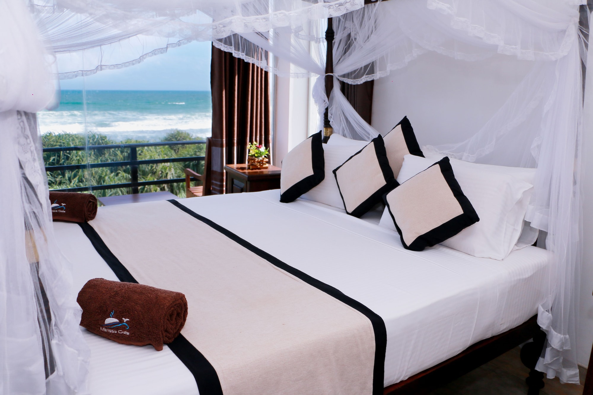 DELUXE, KING BED, BALCONY