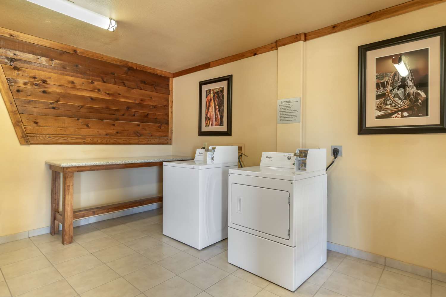 Best Western Windwood Inn & Suites 7/36
