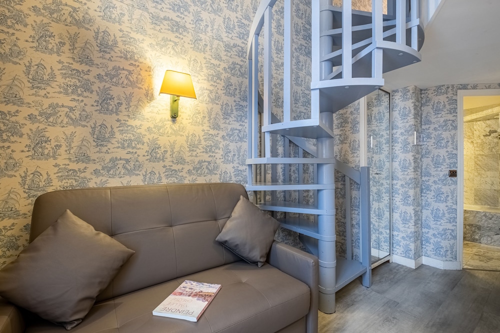 Hotel Baudelaire Opera 61/72