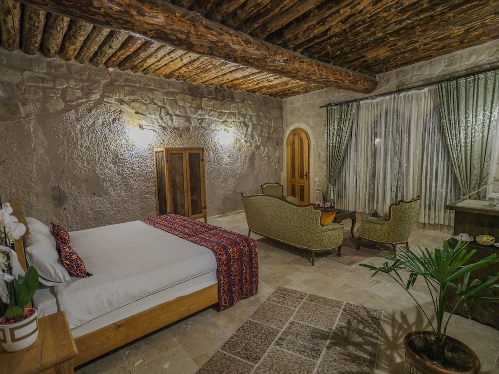 Kalsedon Cave Suites 3/28