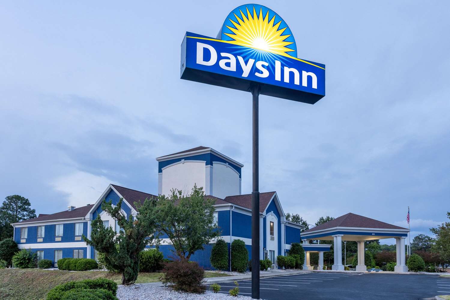Days Inn by Wyndham Louisburg 2/44