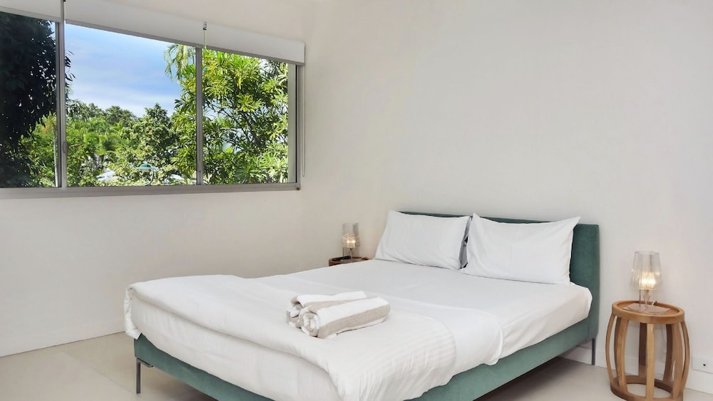 2 Bedrooms, Pool and Mountain View