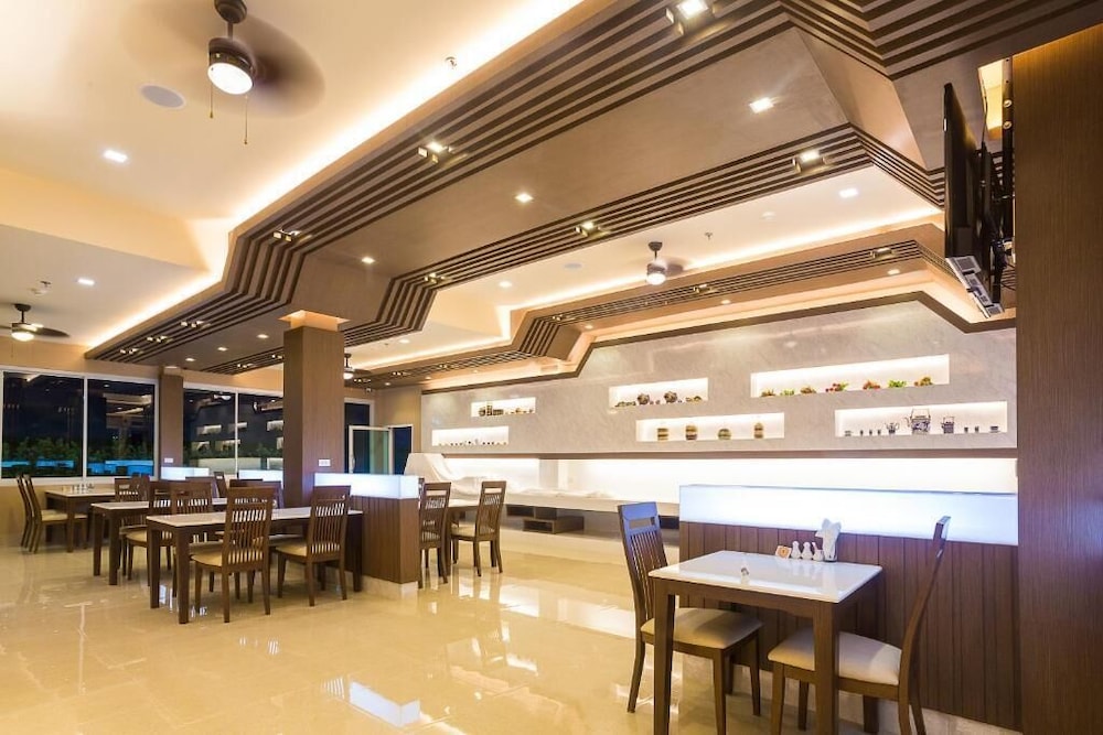 Swan Lake Hotel Sattahip 21/23