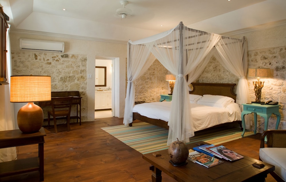 The Atlantis Historic Inn 27/71