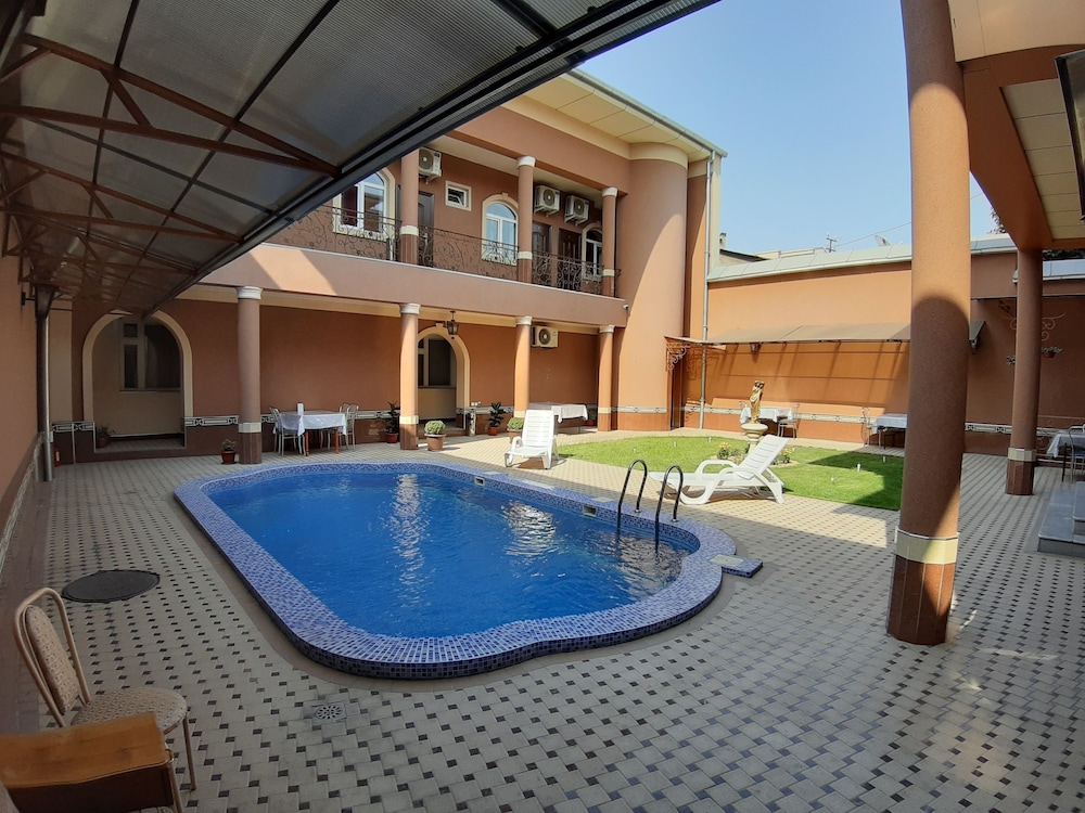 Sarbon Hotel 3/72