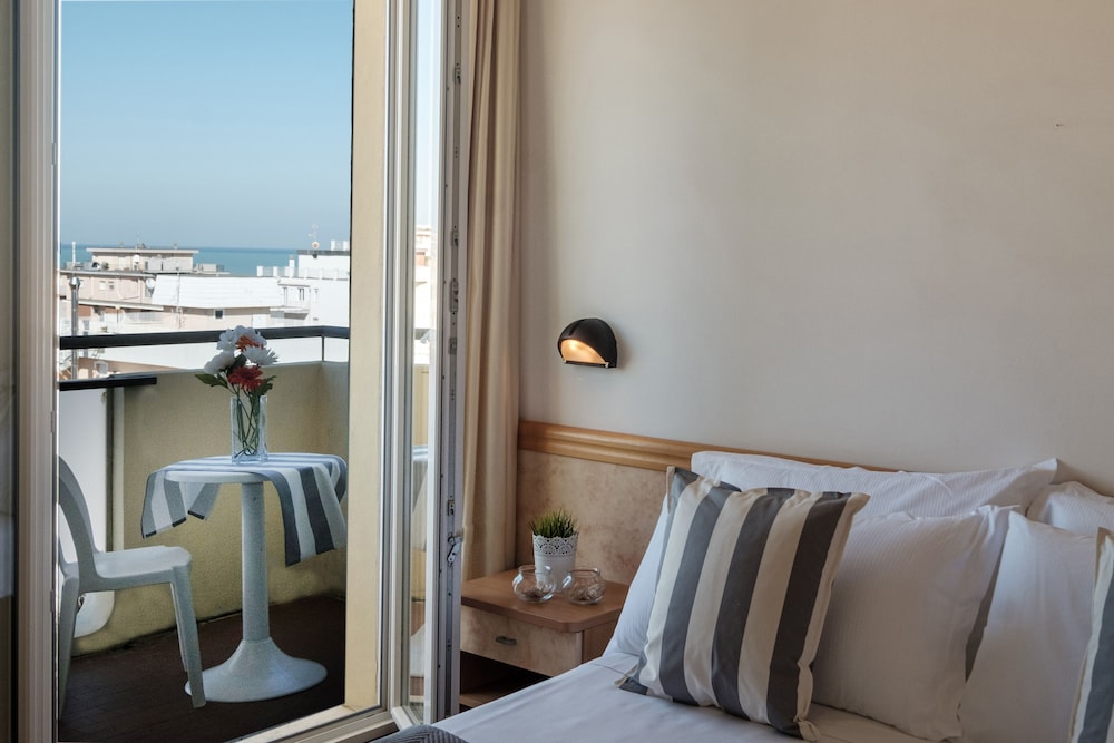Hotel Oceanic 11/38