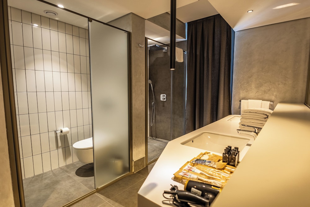 FOUR HILLS HOTEL 22/37