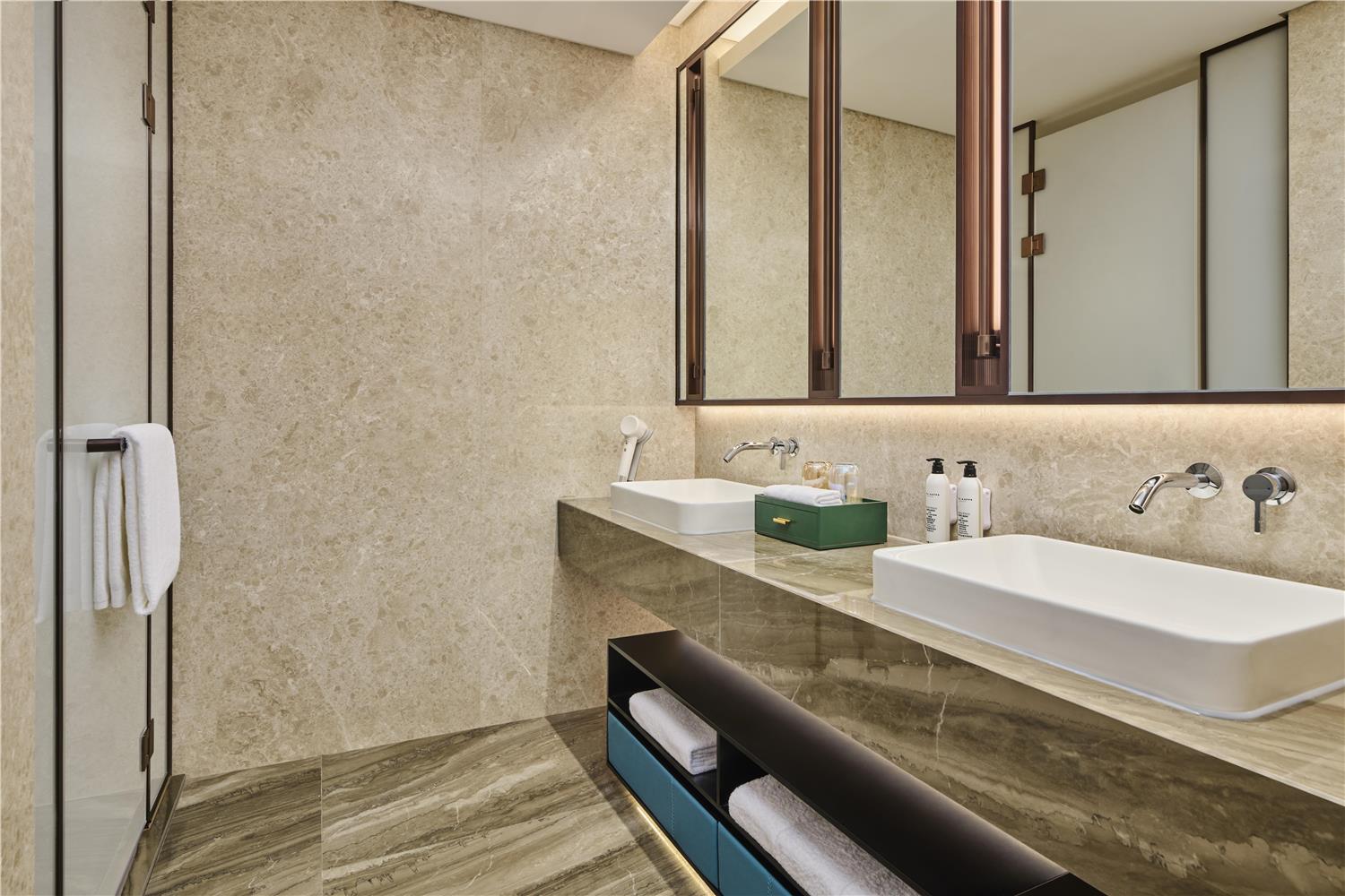 Inso Hotel Chongqing, Curio Collection by Hilton 49/57