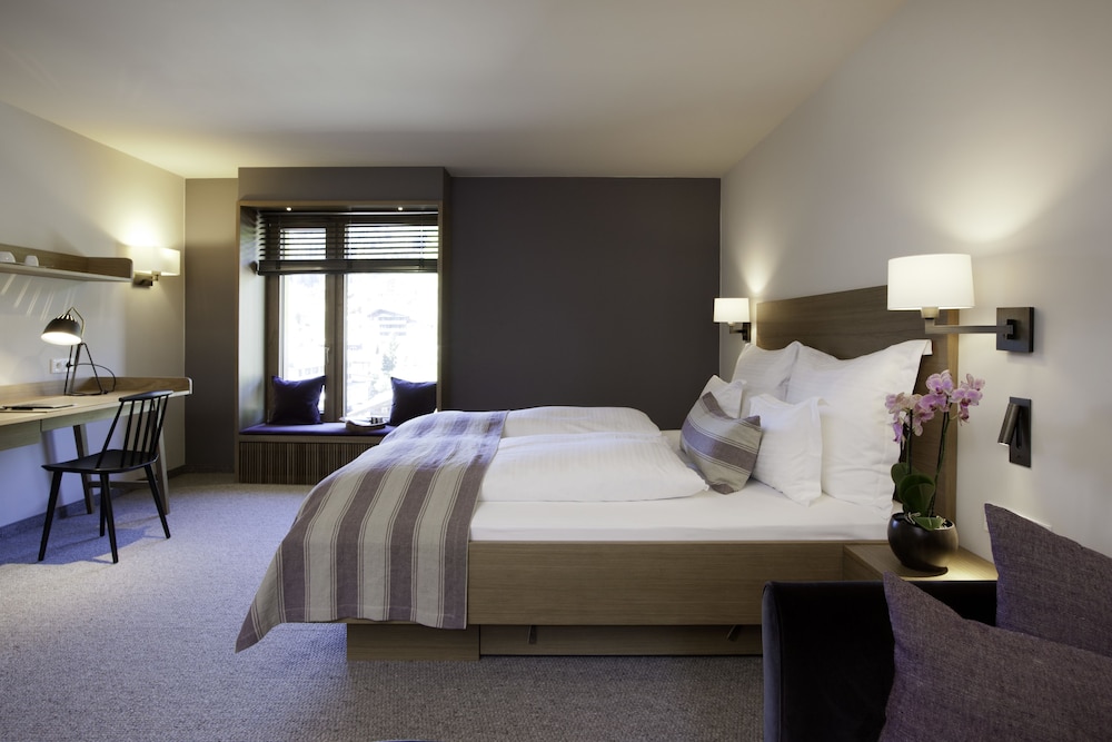 HOTEL BERGHOF 12/79