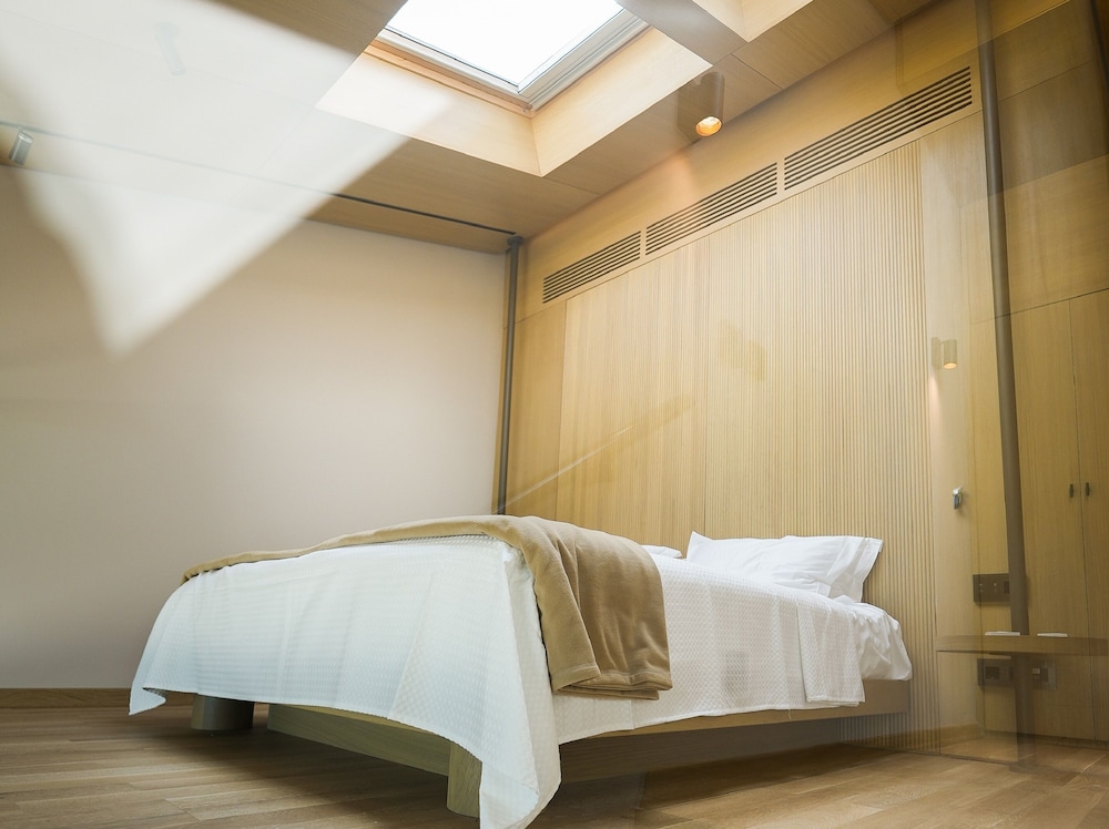 Loft, Murphy Bed, Garden View