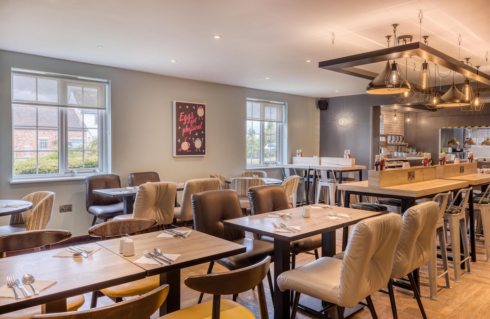 Premier Inn Waltham Abbey 42/54