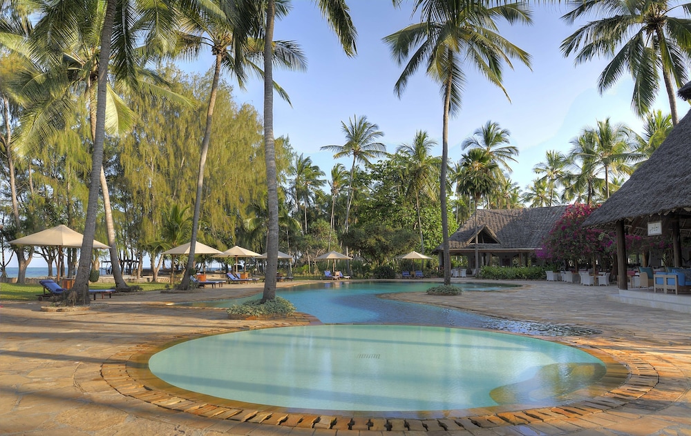 Bluebay Beach Resort & Spa 28/52