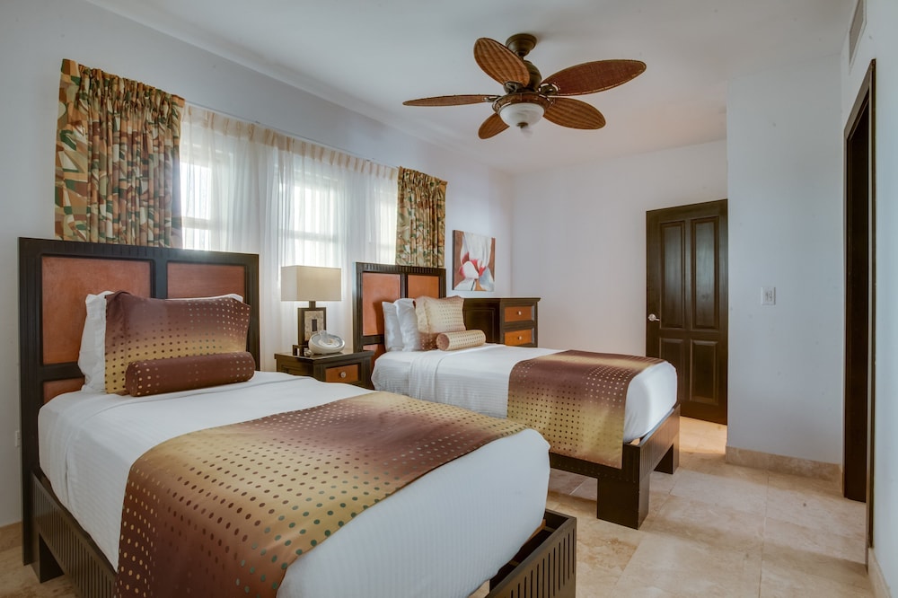 2 BEDROOMS, CONDO, GARDEN VIEW