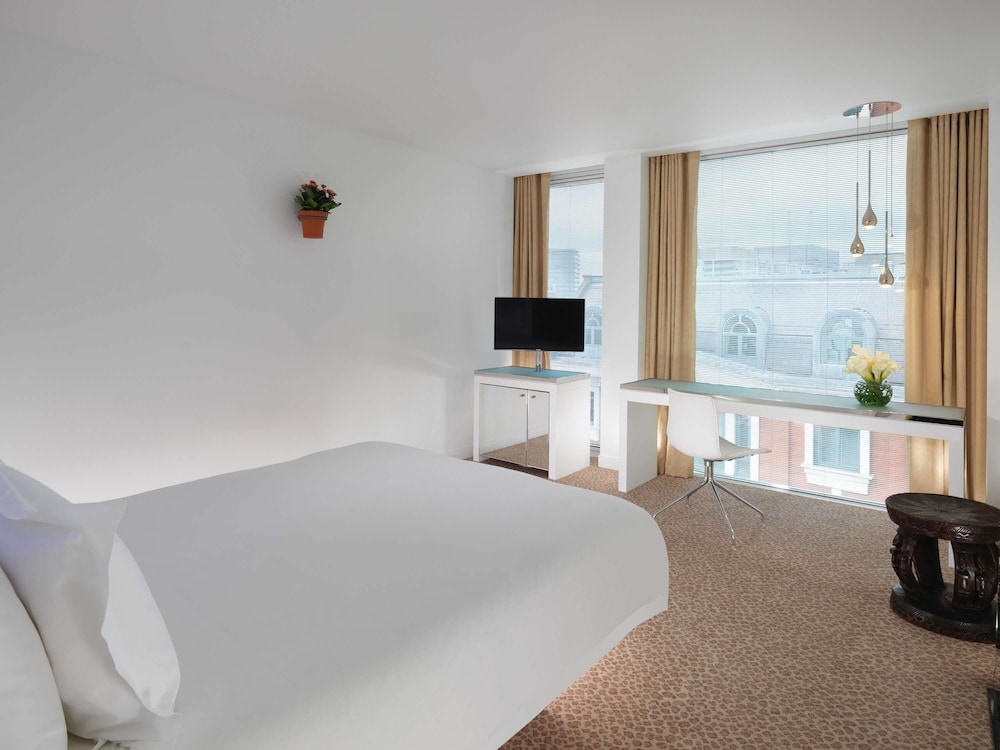STANDARD, QUEEN BED