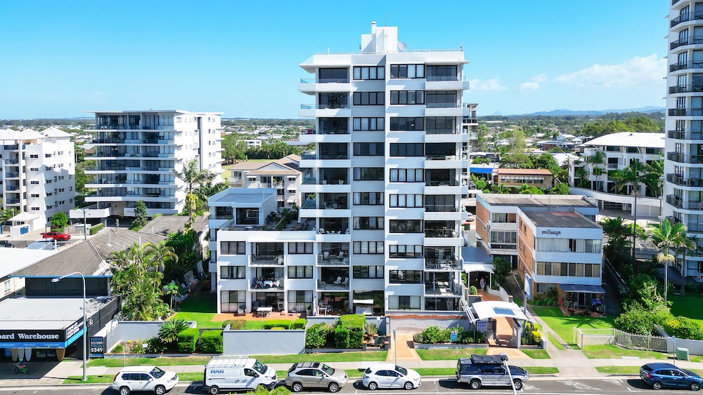 WINDWARD APARTMENTS 2/81
