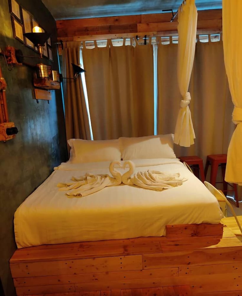 Design, Studio, Queen Bed, Pool View, Sofa, Kitchenette