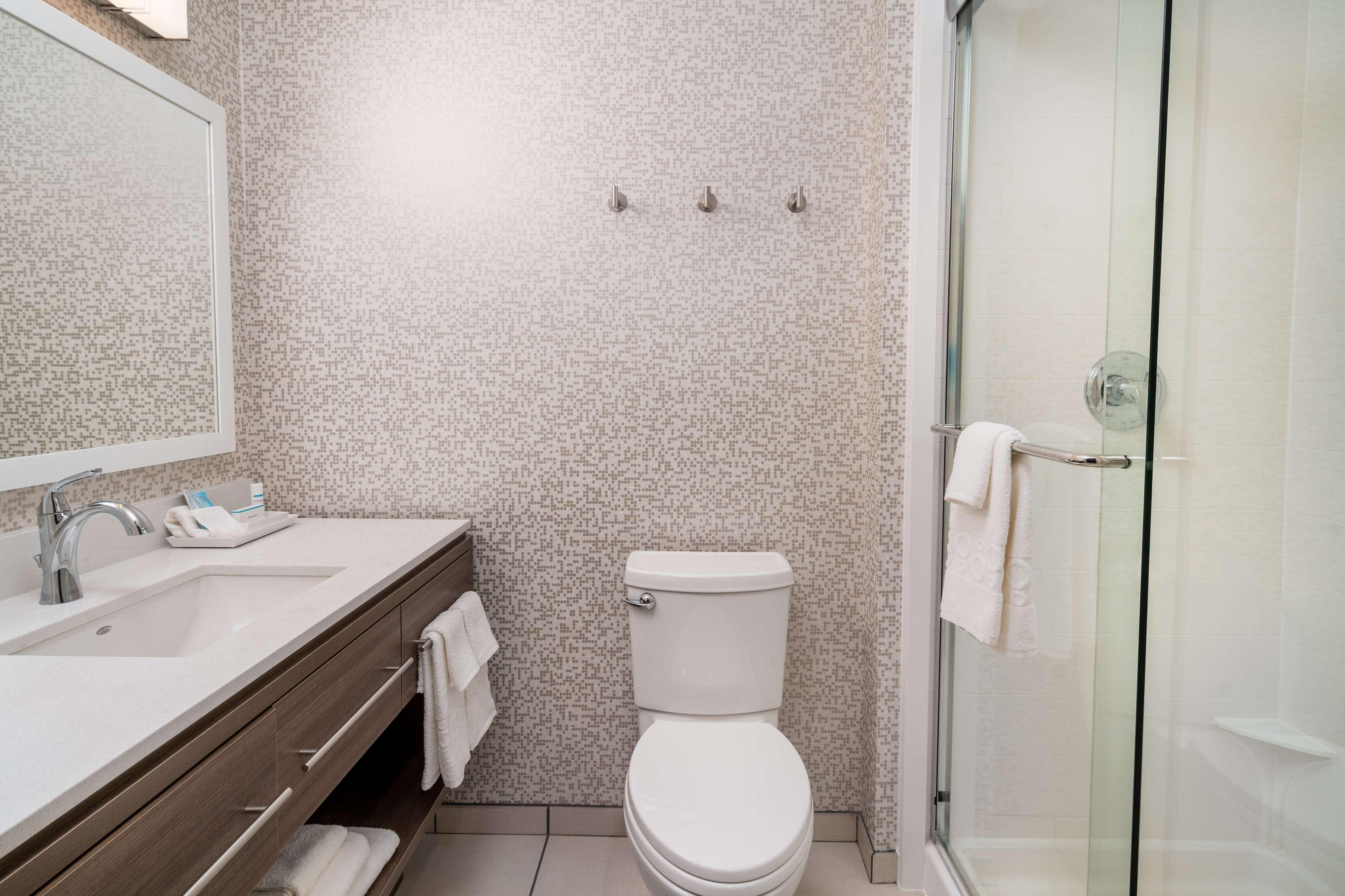 جناح لذوي الإعاقة، Home2 Suites By Hilton Corona 2/3