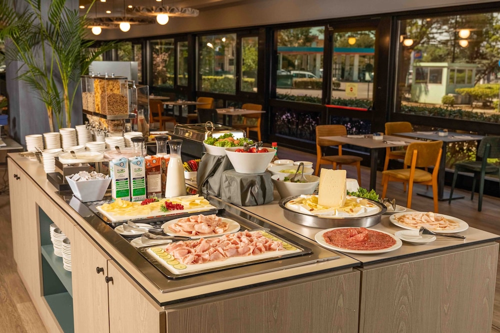 restaurant cafeteria