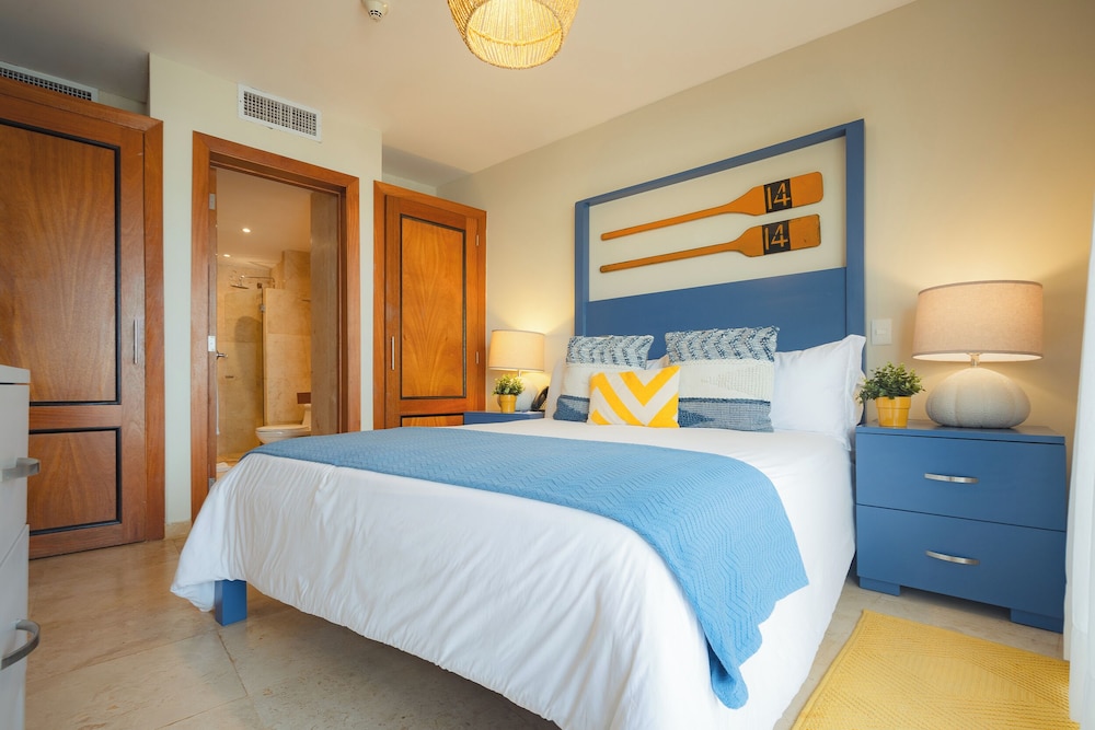 1 Bedroom, Luxury, Suite, King Bed, Ocean View, Kitchenette