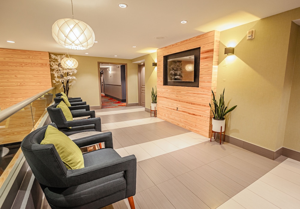 Days Inn Suites By Wyndham Fort Myers Near Jetblue Park 12/43
